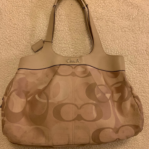 Coach Handbags - Coach purse in the color cream
